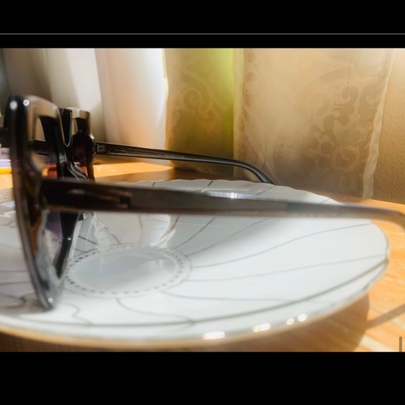 Chunky 90’s style sunglasses - Picture 4 of 6